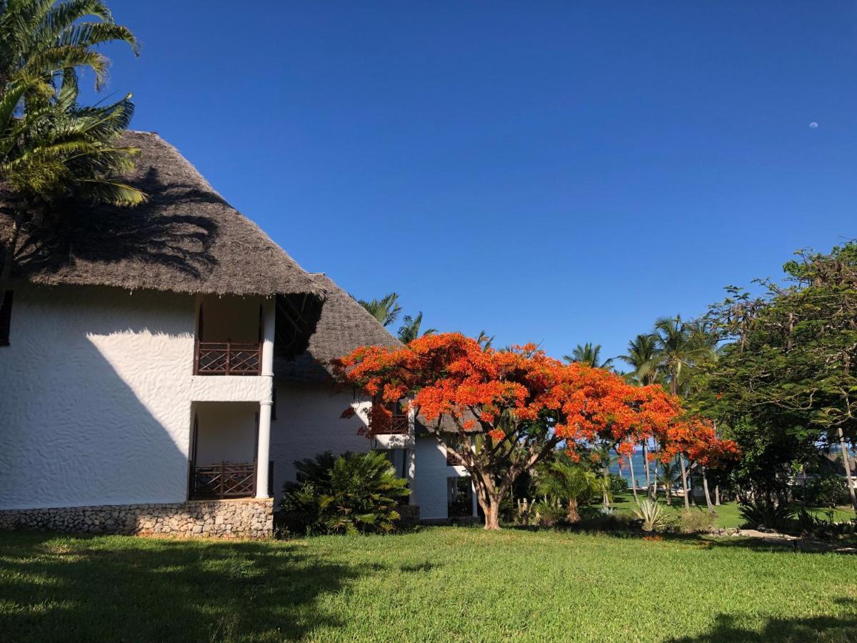 Bluebay Beach Resort & Spa Kiwengwa  Esterno foto