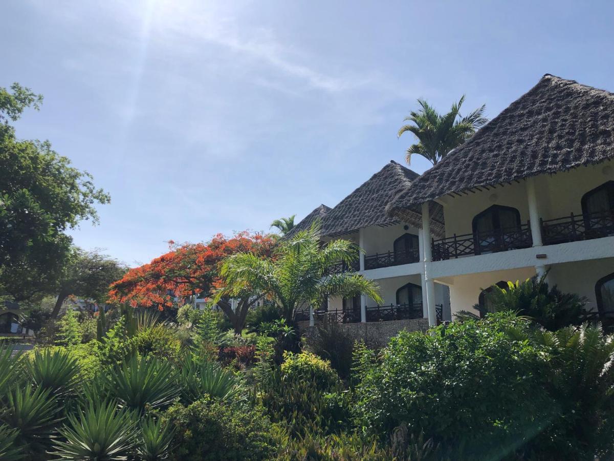 Bluebay Beach Resort & Spa Kiwengwa  Esterno foto