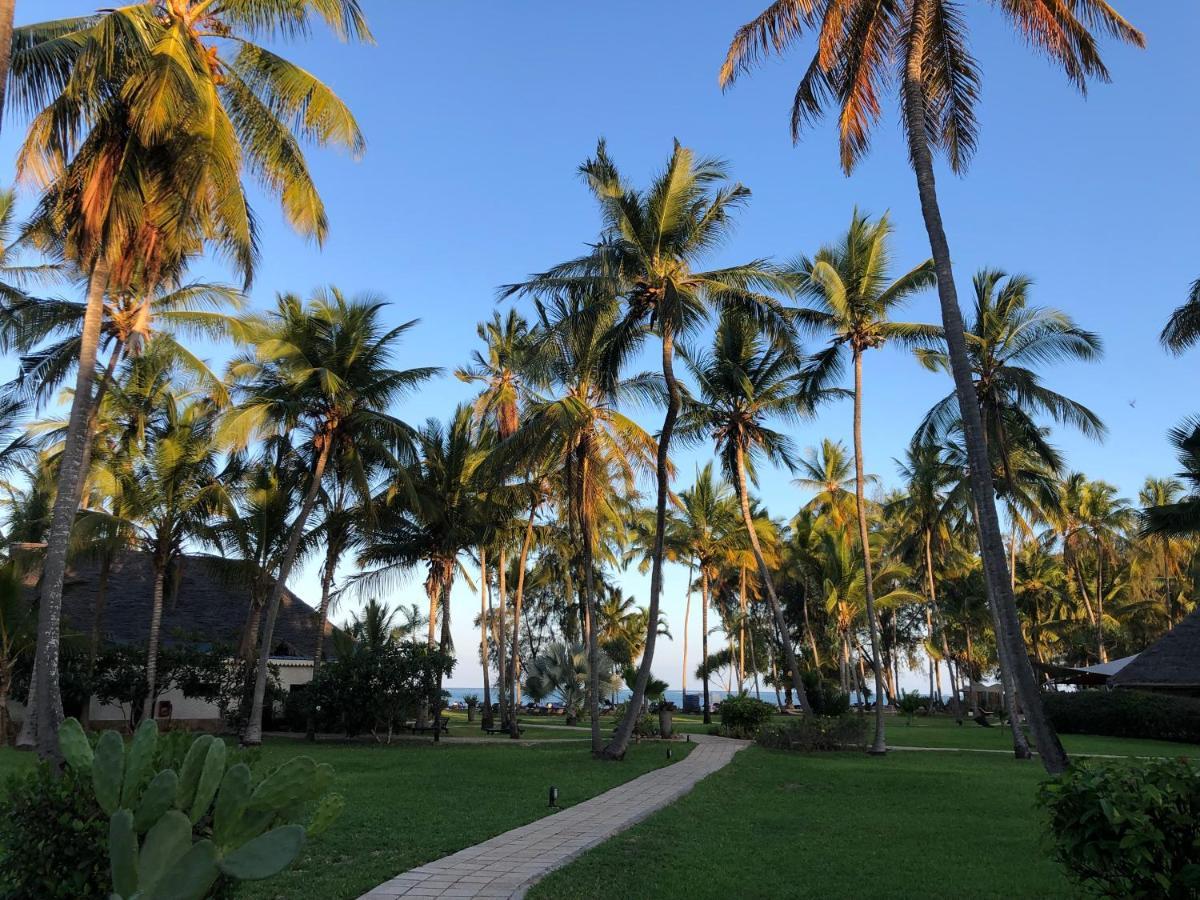 Bluebay Beach Resort & Spa Kiwengwa  Esterno foto